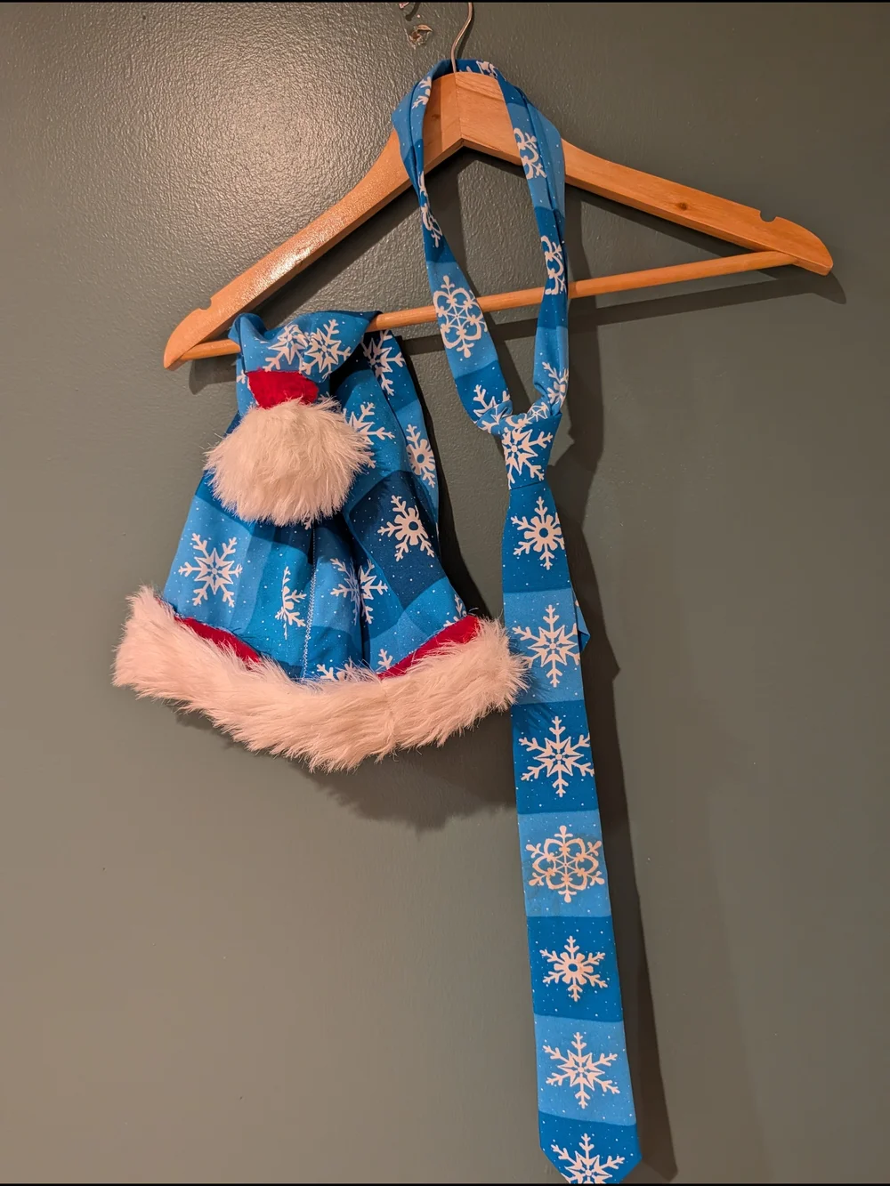 OppoSuits Blue Snowflake Suit With Tie And Hat